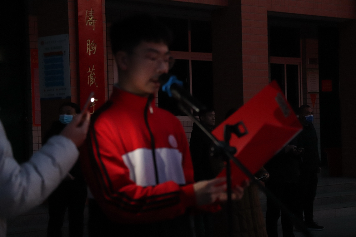 保护生命  健康成长    ——淮阳第一中学隆重举行升旗仪式