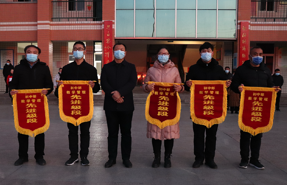 保护生命  健康成长    ——淮阳第一中学隆重举行升旗仪式